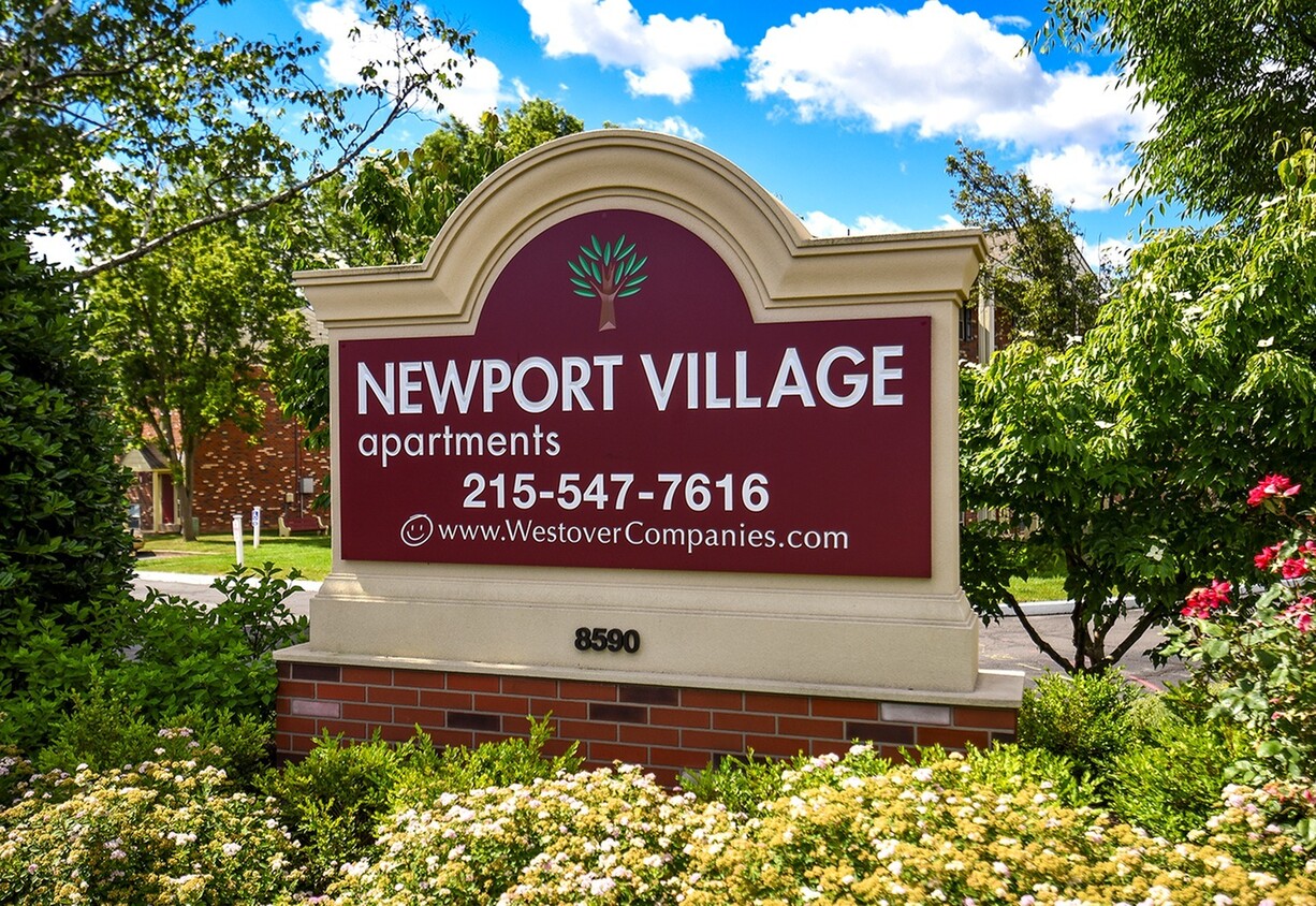 Señal de entrada - Newport Village Apartments