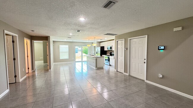 Building Photo - 851 San Filippo Dr SE
