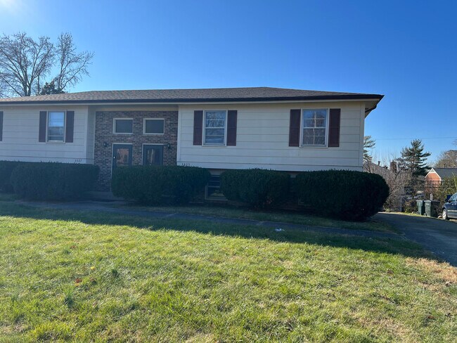 Building Photo - 3325 Wood Valley Ct