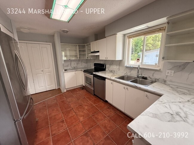 Building Photo - Upper Home In Abbotsford