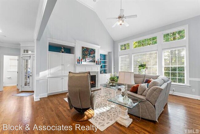 Foto del edificio - 5 br, 4.5 bath House - 2313 Narrawood St