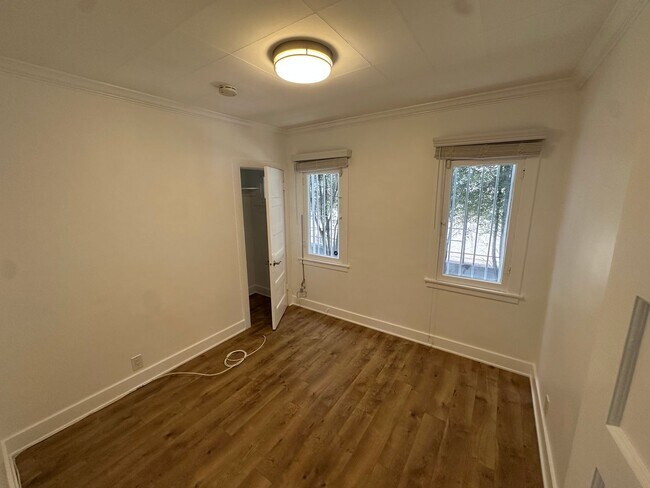 Foto del edificio - Fairview Heights Bungalow | 2 Bed / 1 Bath | Yard & Parking