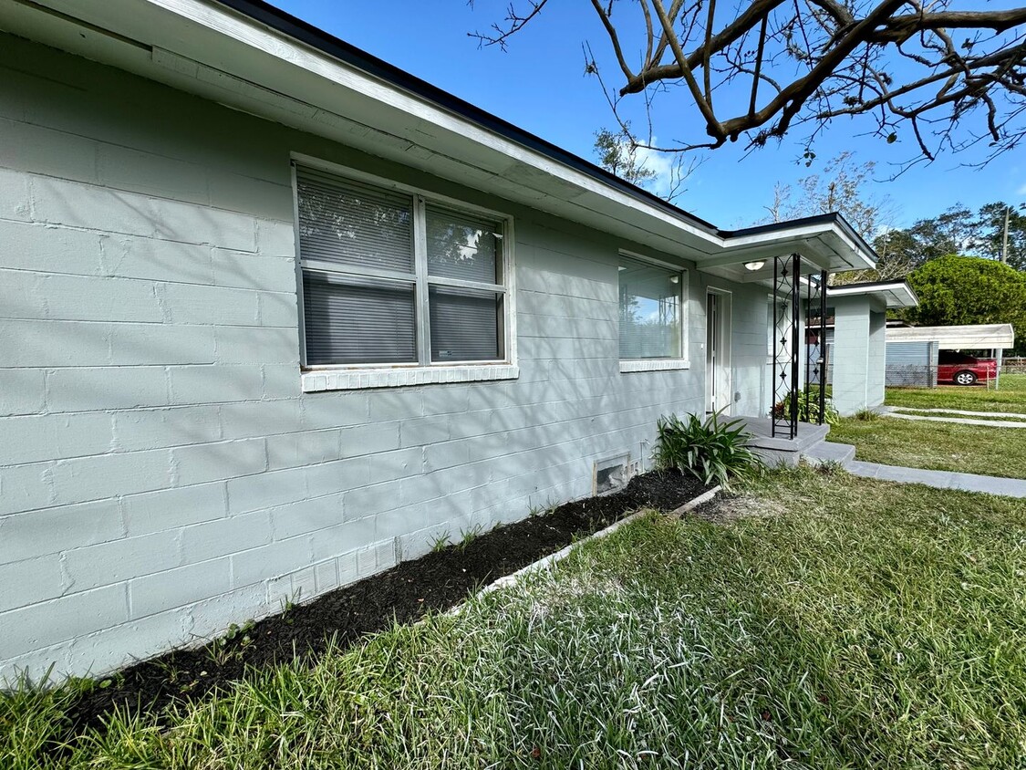 Primary Photo - Home for Rent - ** Renovated** 3/2 Single ...