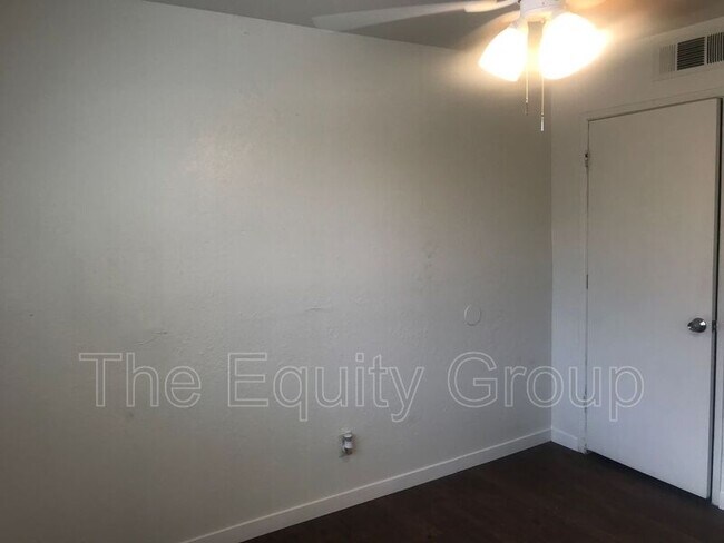 Building Photo - 113 W Sonora Ave