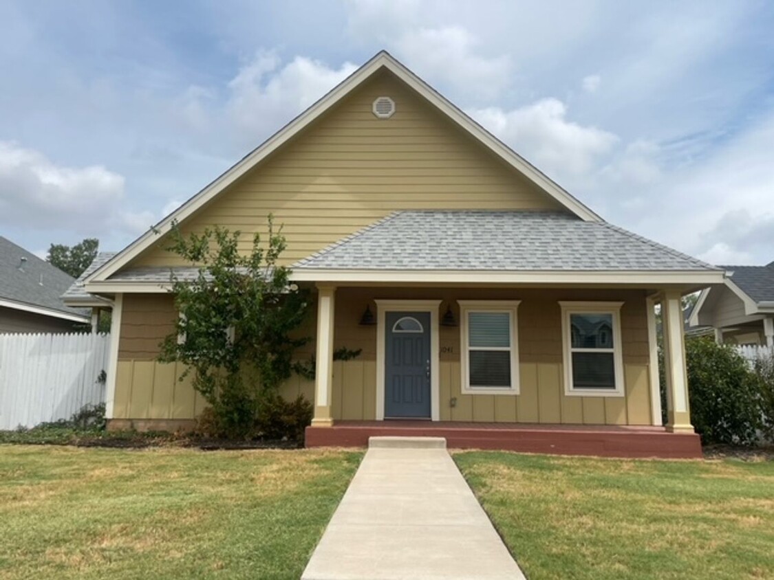 Foto principal - 1041 Cabernet Dr