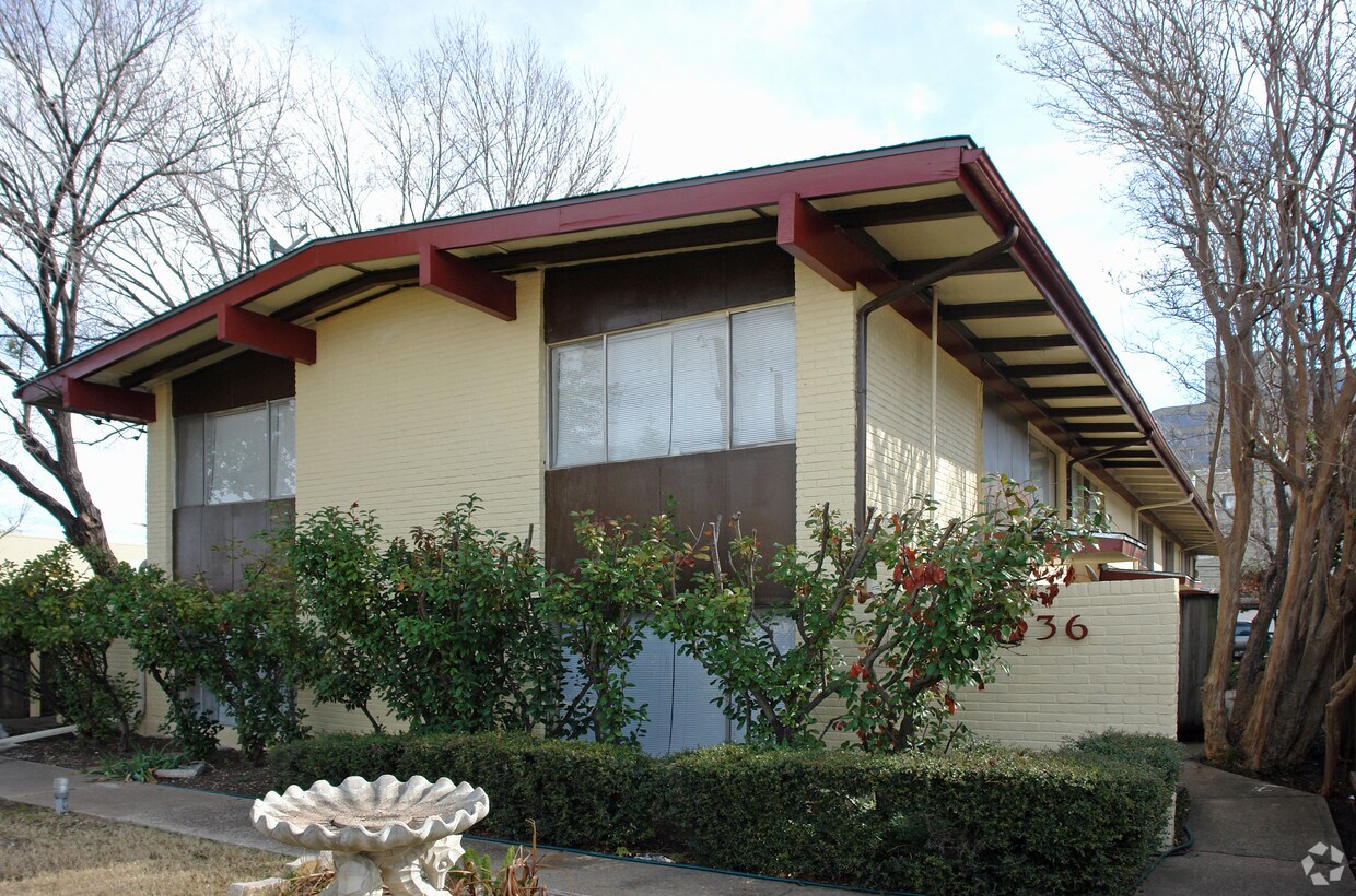 Building Photo - 4136 Cole Ave