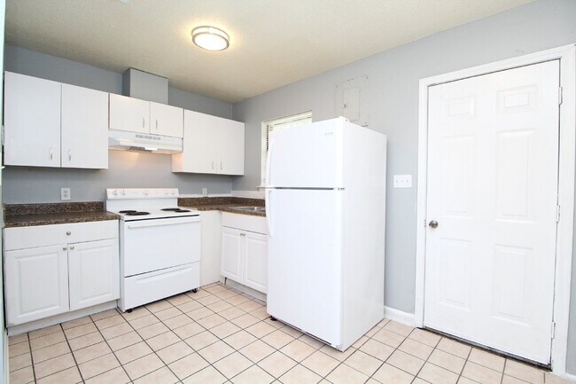 Foto del edificio - 1/2 Off First Month's Rent – 2BR Duplex in...