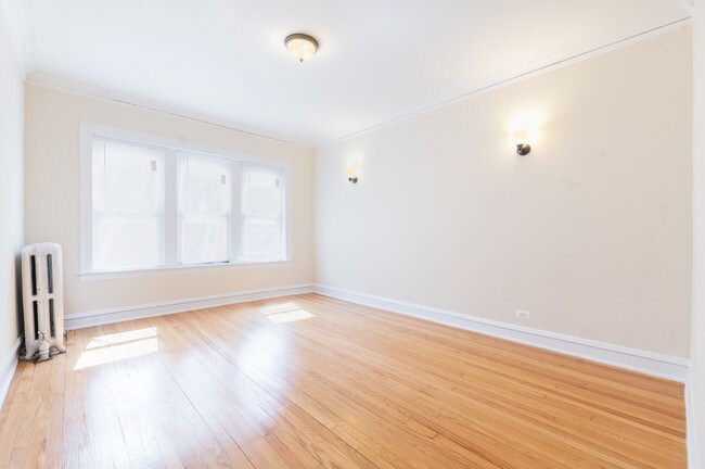 Building Photo - 1650 W 80th St