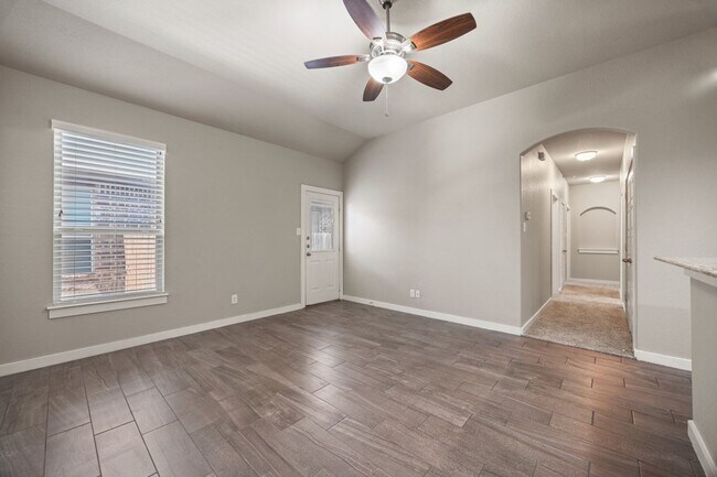 Foto del edificio - Beautiful 3 Bedroom Duplex Located in New ...