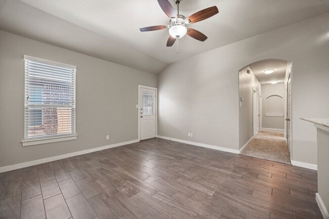 Building Photo - Beautiful 3 Bedroom Duplex Located in New Braunfels, Texas!