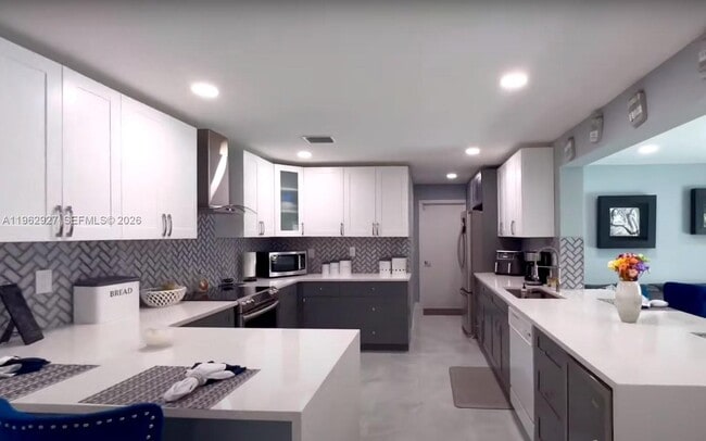 Building Photo - 8275 Shadow Wood Blvd