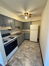 Building Photo - 1019 Maple Ave