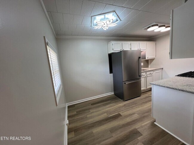 Foto del edificio - West Knoxville 37922 - 1 bedroom apartment with updated interior - Contact Mac Tobler (865)755-3075