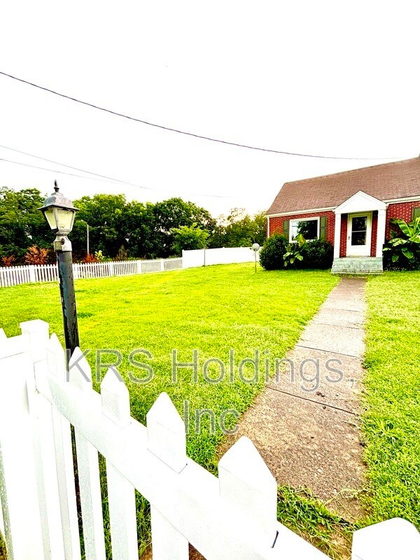 Foto principal - 107 Golf Dr