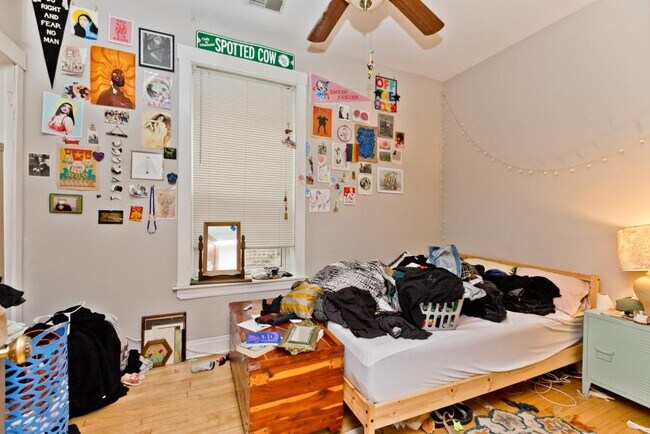 Foto del edificio - 4 bedroom in Chicago IL 60626