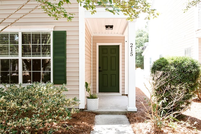 Building Photo - 215 Dillard Mill Dr