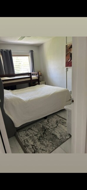 Dormitorio de invitados - 1920 NE 51st Ct