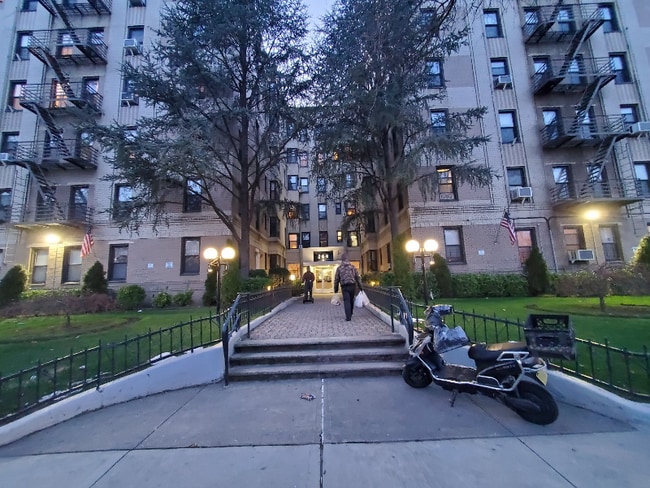 Building Photo - 260 Ocean Pkwy