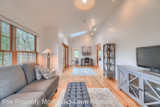 Building Photo - 3 br, 3 bath House - 5163 Independence Rd