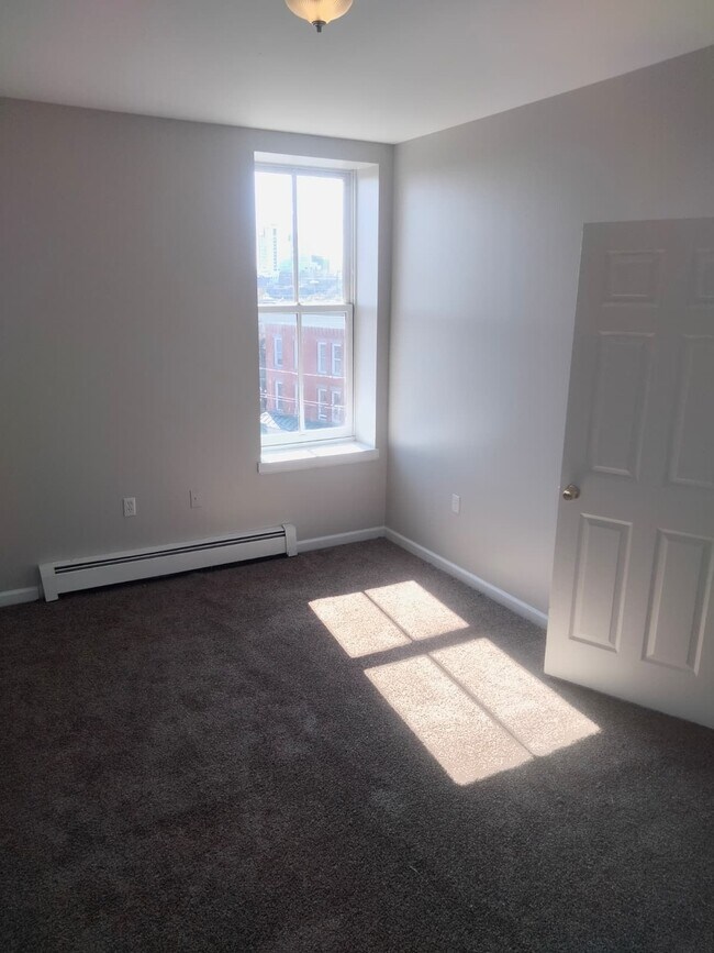 Foto del edificio - 588-612-612 E Main St