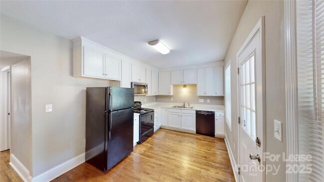 Foto del edificio - 2131 Kirkwood Ave