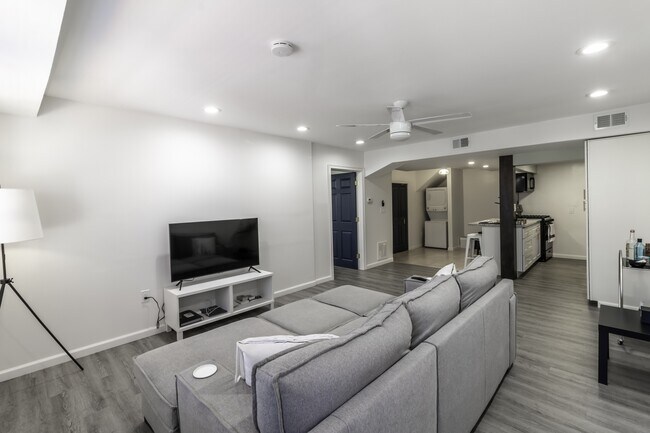 Foto del edificio - 916 Highview St