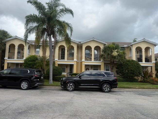 Building Photo - For the executive who wants it all, and the couple ready to simplify without settling