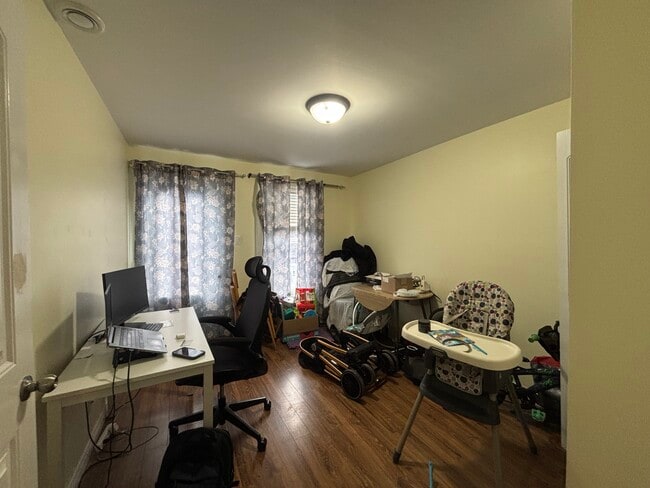 Building Photo - 2 Bedroom Apartment for Rent