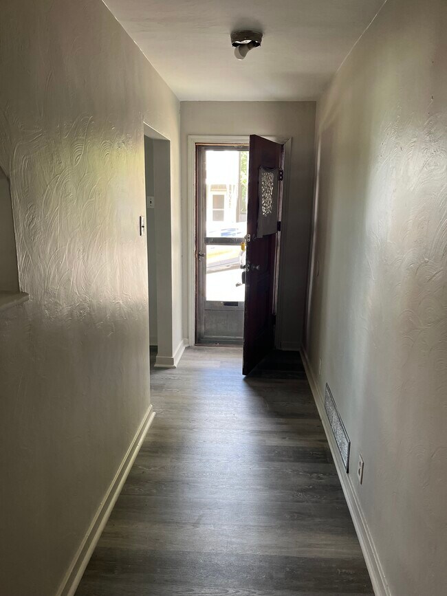 Entrada - 30 Yoder St