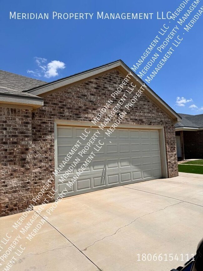 Building Photo - Three bed, Three bath Near TTU