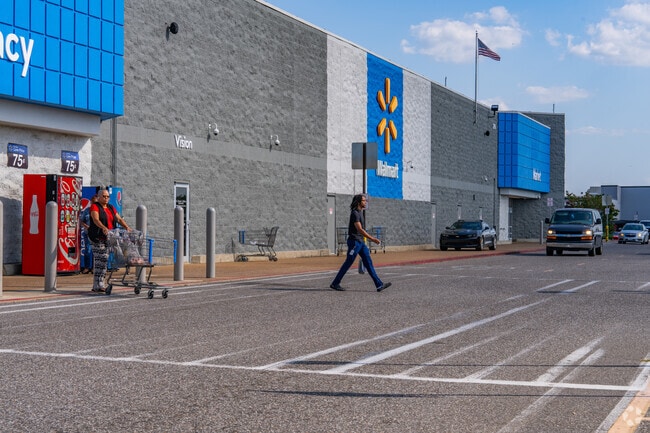 Stanworth residents do much of their grocery shopping at Walmart or Sams Club.