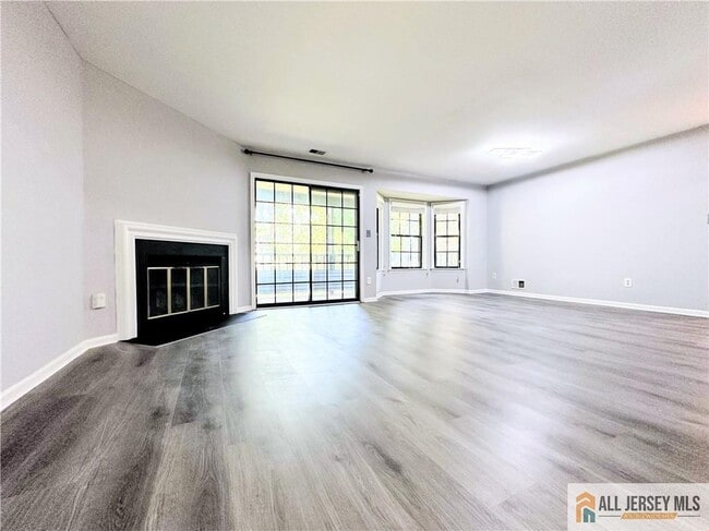 Building Photo - 1211 Woodhaven Dr