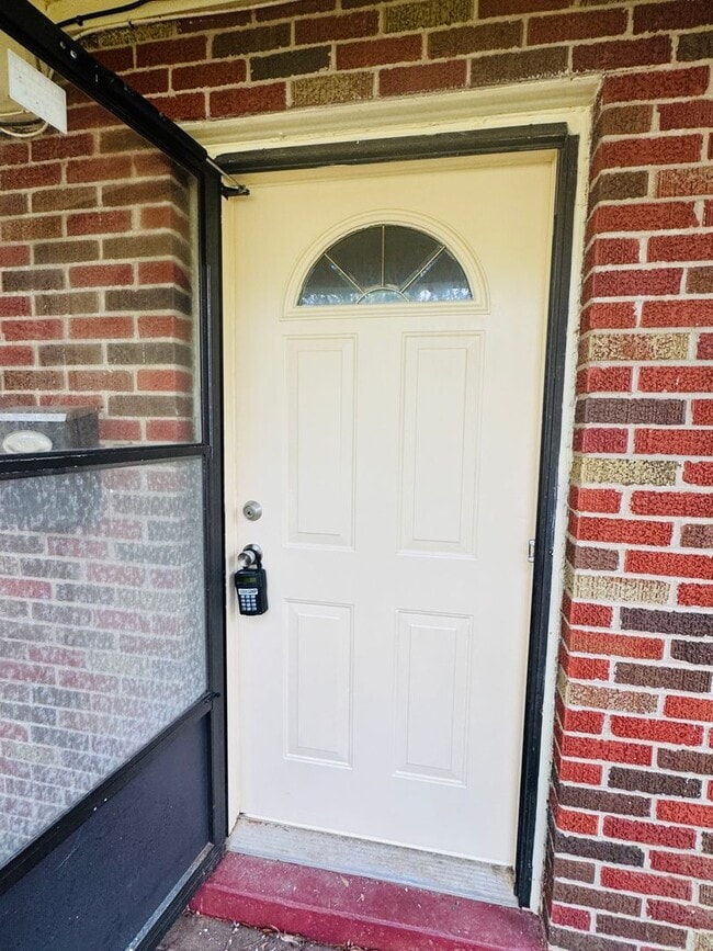 Building Photo - Beyond Perfect 3 bedroom 1 bath !!!!