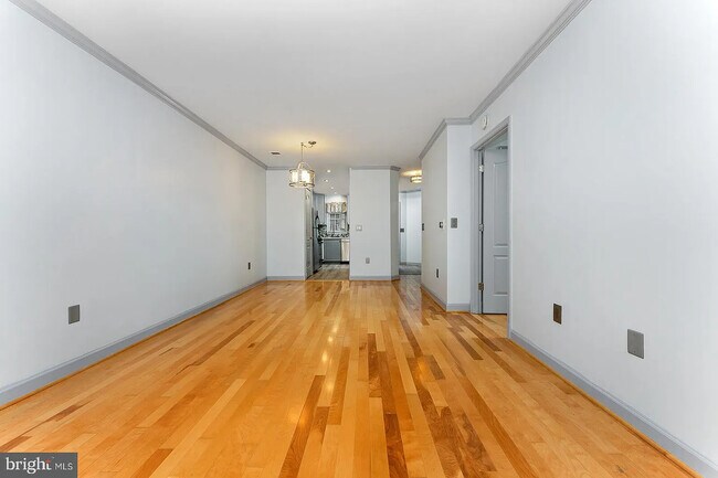 Building Photo - 6908 Fairfax Dr