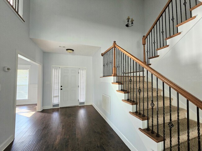 Building Photo - 717 Herrington Dr