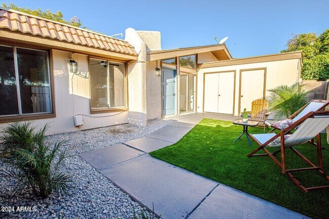 Foto del edificio - 2130 W Camino St