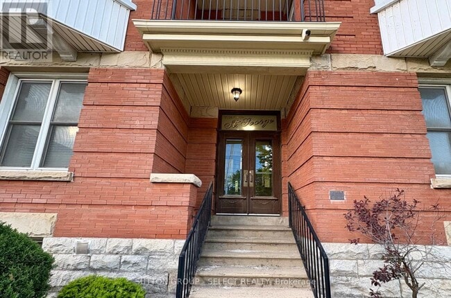 Building Photo - 440 Wellington St