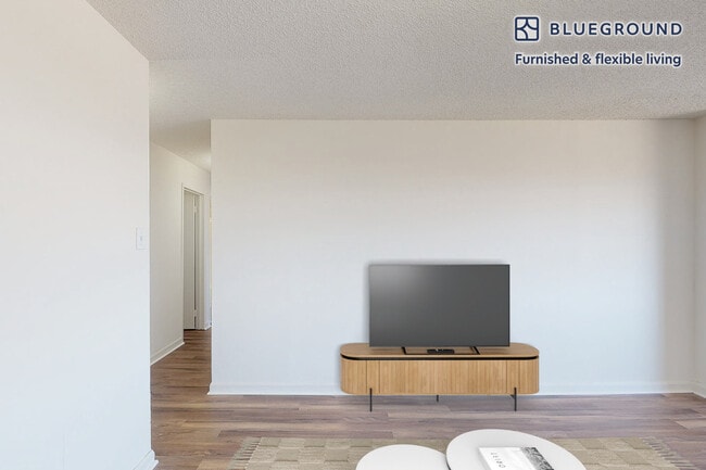 Building Photo - 2251 Pimmit Dr