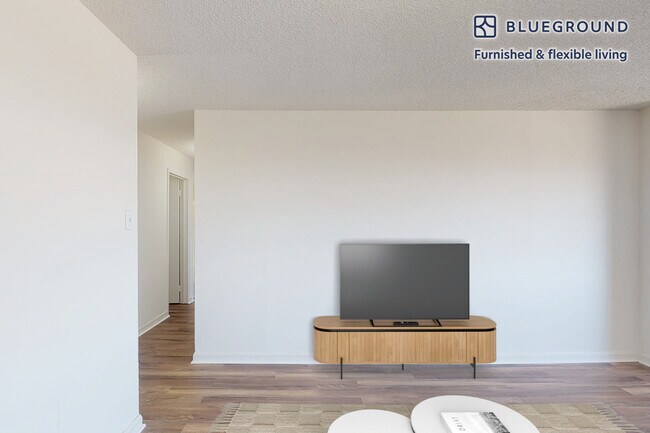 Building Photo - 2251 Pimmit Dr