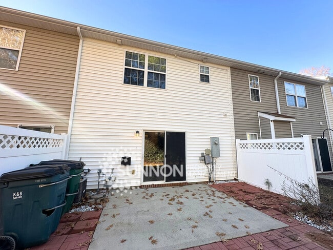 Building Photo - Updated 2 Bedroom Ballantyne Townhome