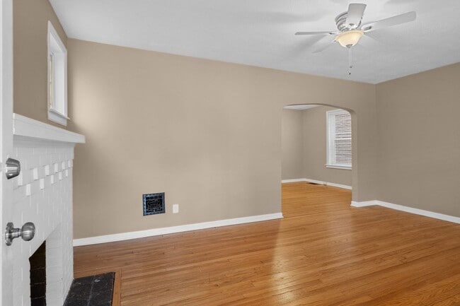 Building Photo - 4950 Tholozan Ave