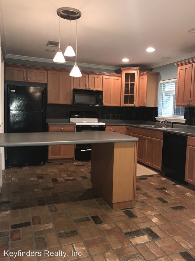 Primary Photo - 1055 Aberdeen Ave