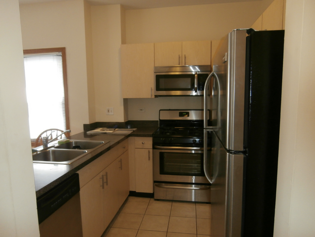 Stainless Steel Appliances - 4955 N Damen Ave