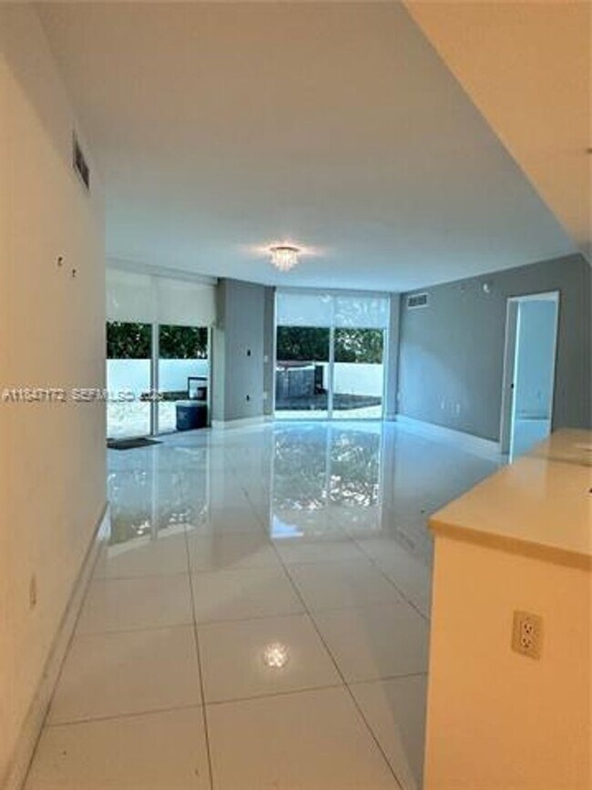 Foto del edificio - 200 Sunny Isles Blvd