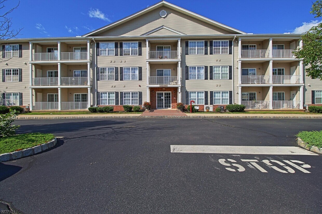 187 Liddle Ave, Edison, NJ 08837 Room for Rent in Edison, NJ