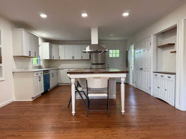 Building Photo - Gorgeous 3 Bed/2 Bath Home for Rent
