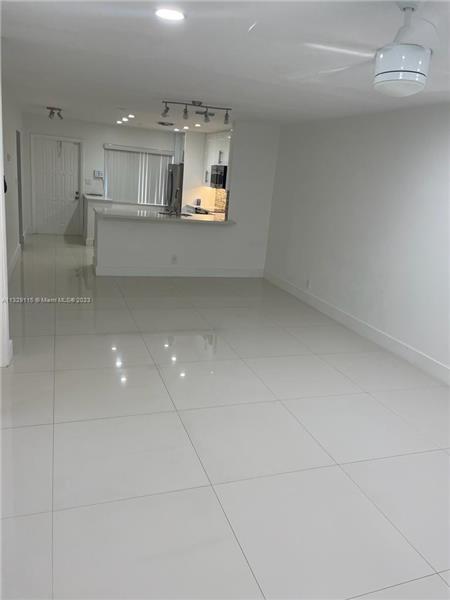 Foto del edificio - 454 Lakeview Dr