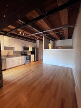 Building Photo - 100 Main St