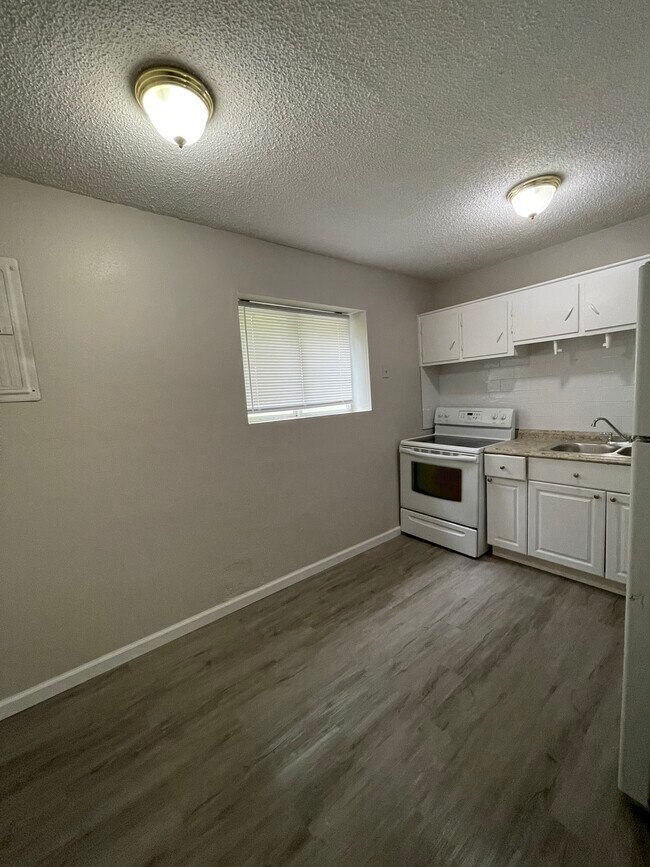 Kitchen - 1420 N 55th St
