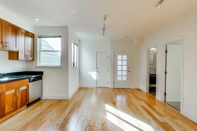 Building Photo - 3 bedroom in San Francisco CA 94110